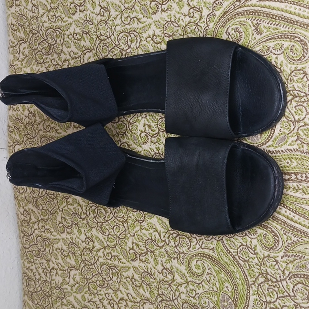 Eileen Fisher  Black Sandals